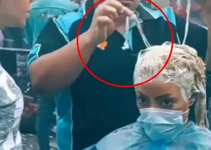 “Lo barato sale caro”: Mujer va al salón para mejorar su cabello y regresa pelona
