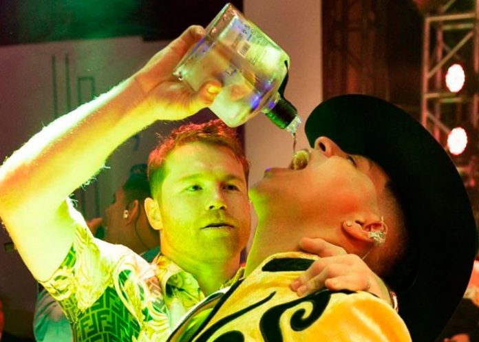 ¡No es alcohólico! Canelo Álvarez defiende a Eduin Caz de la prensa