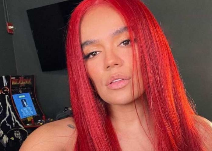 Karol G se muestra sexy en Instagram revelando sus piernas