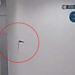 Hombre capta aterrador ente paranormal en su trabajo (Video)