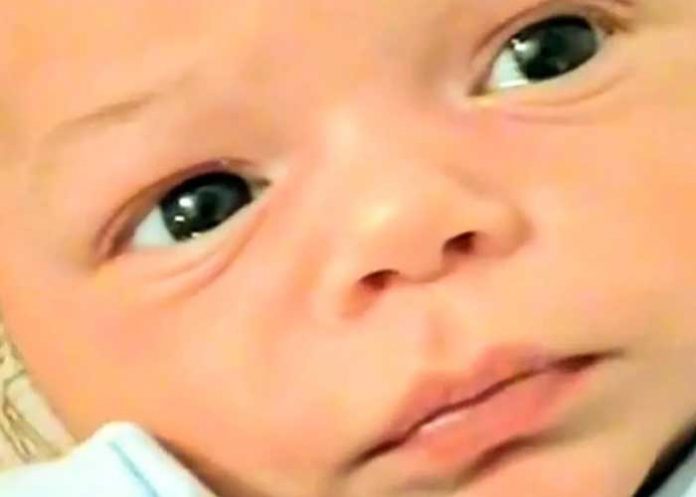 1 ¡Increíble! Bebé cambia el color de sus ojos dependiendo de su emoción