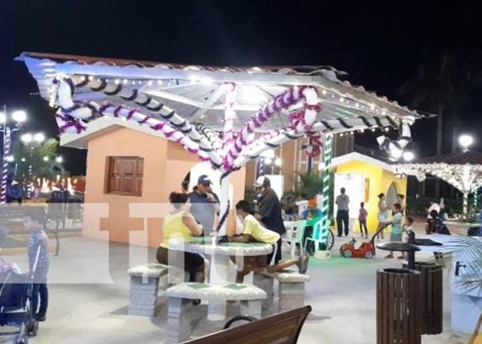 1 Foto: Árbol y luces navideñas engalanan el nuevo parque de Potosí en Rivas / TN8