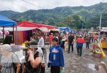 Familias recuerdan con amor a sus deudos en cementerio de Jinotega Familias recuerdan con amor a sus deudos en cementerio de Jinotega