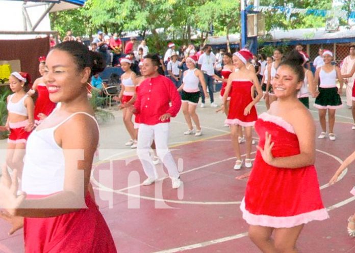 ¡Llegó Navidad! Colegio Experimental México realiza colorido festival