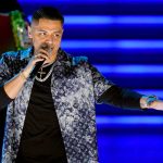 Fanático golpea a Eduin Caz con celular y reacciona de esta manera