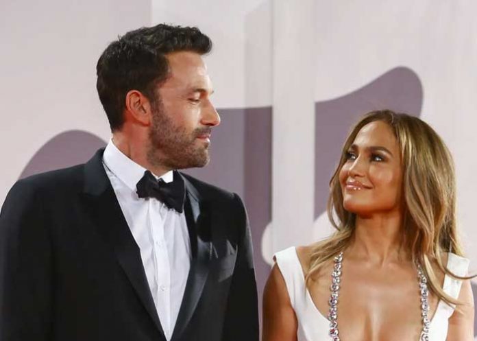 Jennifer Lopez y Ben Affleck se muestran enamorados en TikTok