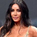 Kim Kardashian en polémica por lanzar vestido que muestra «las pompis» Kim Kardashian en polémica por lanzar vestido que muestra "las pompis"
