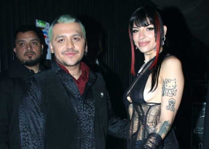 “Posible matrimonio”: Nodal entrega carísimo anillo a Cazzu