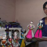 Mujeres artesanas de Madriz elaboran adornos navideños Mujeres artesanas de Madriz destacan en la elaboración de adornos navideños.
