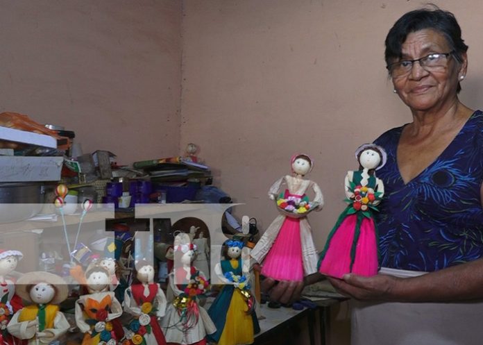 Mujeres artesanas de Madriz destacan en la elaboración de adornos navideños.