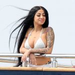 Así posó Yailin en sexy bikini luciendo su embarazo