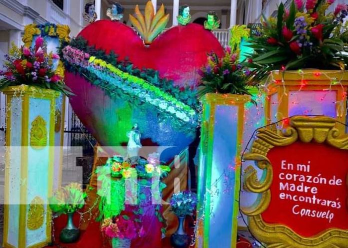 Granada inaugura altares para la purísima