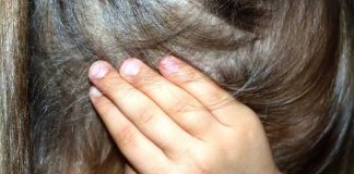 Cárcel por tomar fotografías a sus hijos y enviarlas a web pedófilas