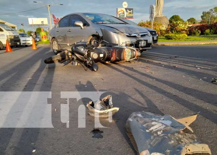 1 Imprudencia al volante provoca fuerte accidente en la Rotonda Cristo Rey, Managua