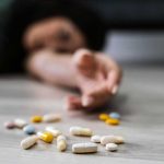 Hombres drogan a sus esposas para violarlas entre ellos en Singapur Hombres drogan a sus esposas para intercambiarlas entre ellos y violarlas en Singapur