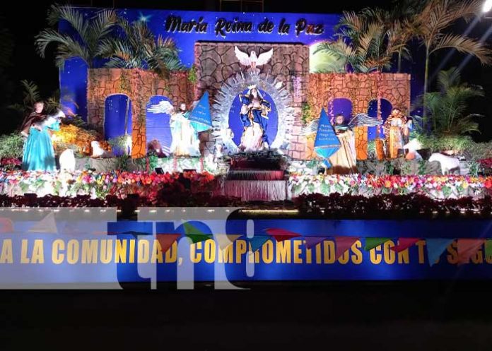 familias recorren altares de la Virgen en la Avenida Bolívar a Chávez, Managua