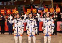 China: Astronautas llegan a la estación espacial Tiangong