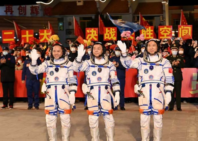 China: Astronautas llegan a la estación espacial Tiangong