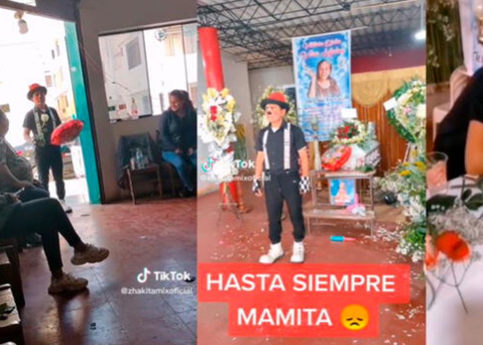Llega al velorio de su madre y le rinde sentido homenaje