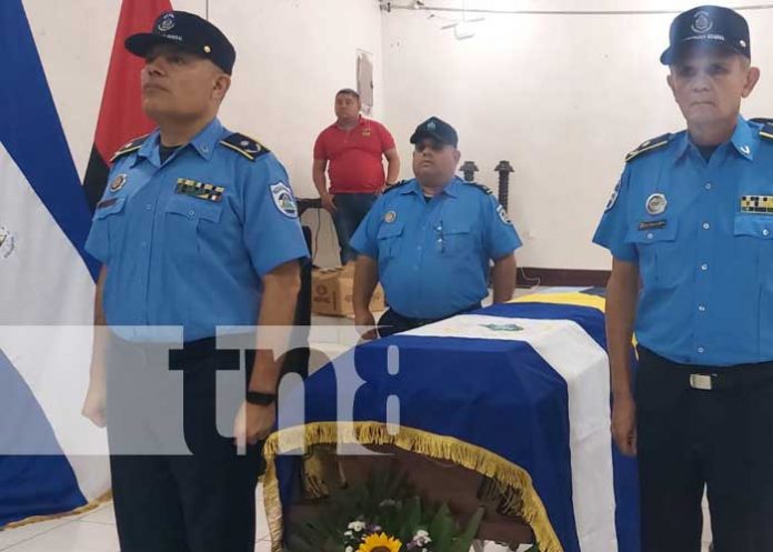 2 Rinden homenaje a policía caído en cumplimiento del su deber en Matagalpa