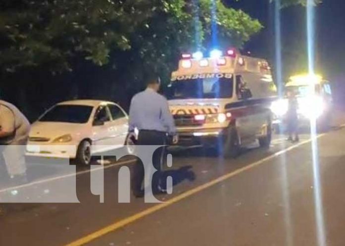 2 Tres lesionados en choque de motocicleta contra carretón en Granada