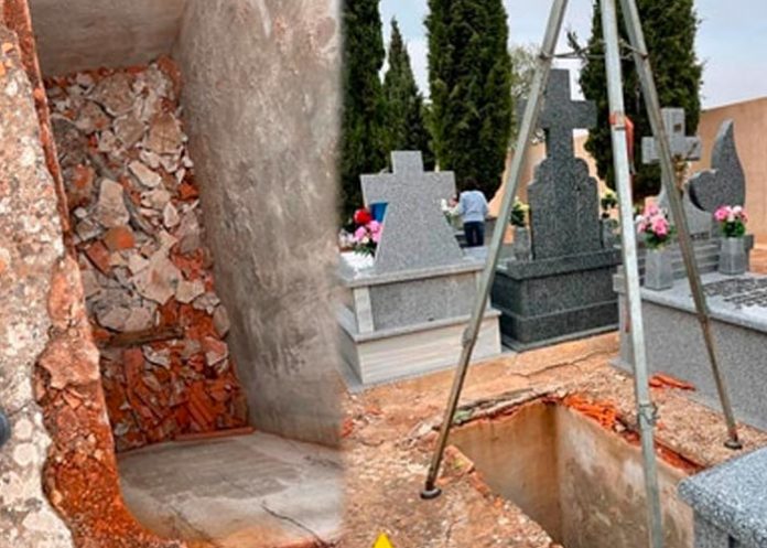 Visita a su marido y se cae dentro de una profunda tumba