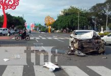 ¡Se dan con todo! Bus y taxi chocan de forma brutal en Managua ¡Se dan con todo! Bus y taxi chocan de forma brutal en Managua