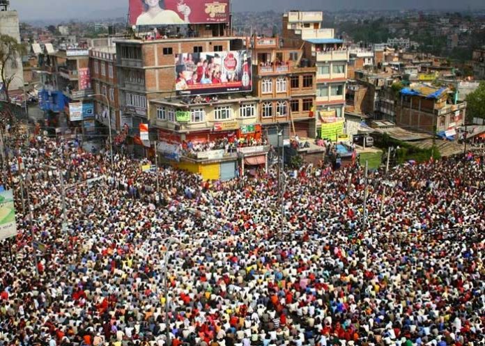 2 La Tierra actualmente posee 8.000 millones de habitantes