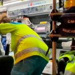 ¡De locos! Mujer intenta viajar con una pistola dentro de una gallina