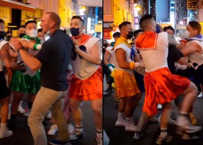 2 Tremendo alboroto arman disfrazados de