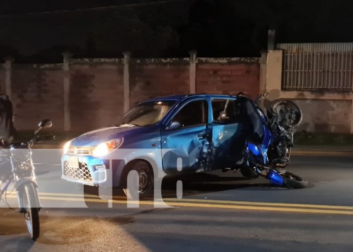 2 Por girar en U provocó accidente y dejó un motociclista lesionado en la Carretera Sur