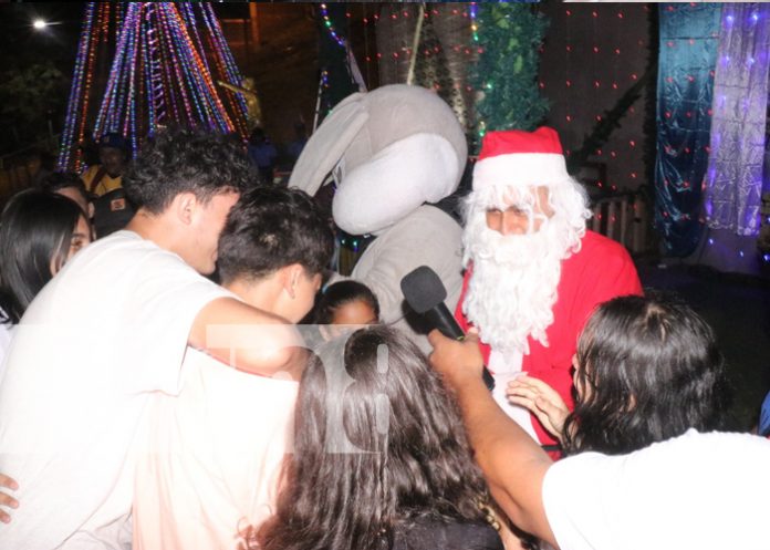 Niños celebran con santa y el conejo la navidad en Siuna / TN8