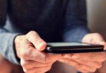 ¡No lo hagas! Pasar más de 10 minutos en el baño con tu celular te puede dar hemorroides ¡No lo hagas! Pasar más de 10 minutos en el baño con tu celular te puede dar hemorroides