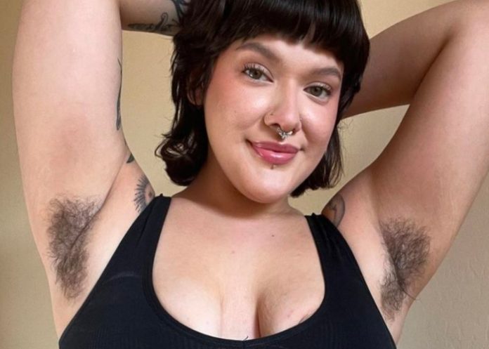 2 Gana 400 mil pesos mostrando sus axilas en OnlyFans