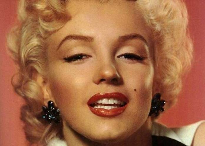 2 ¡Impresionante! Subastarán pestañas postizas que utilizó Marilyn Monroe