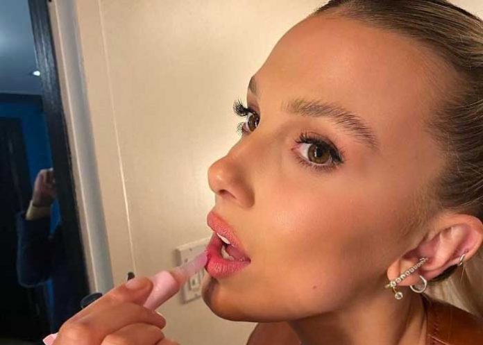 Millie Bobby Brown paraliza las redes al mostrarse en traje de baño