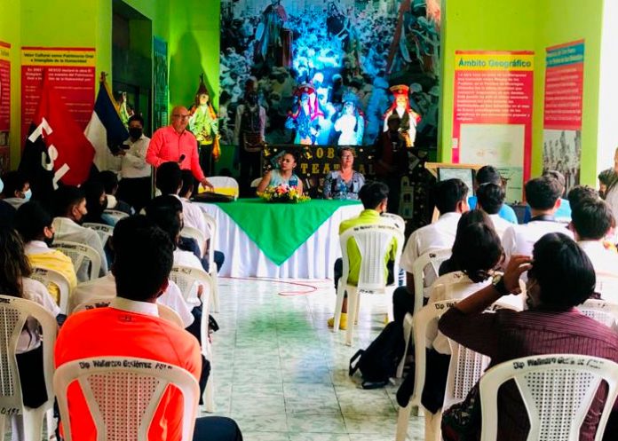 2 Realizan conversatorio sobre el