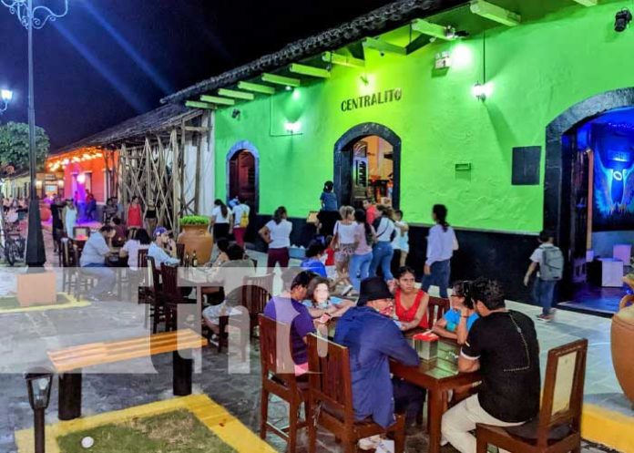 Costa Azul presente en la inauguración de la Calle La Calzada en Granada