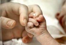 Bebé muere aplastado por su madre en Argentina