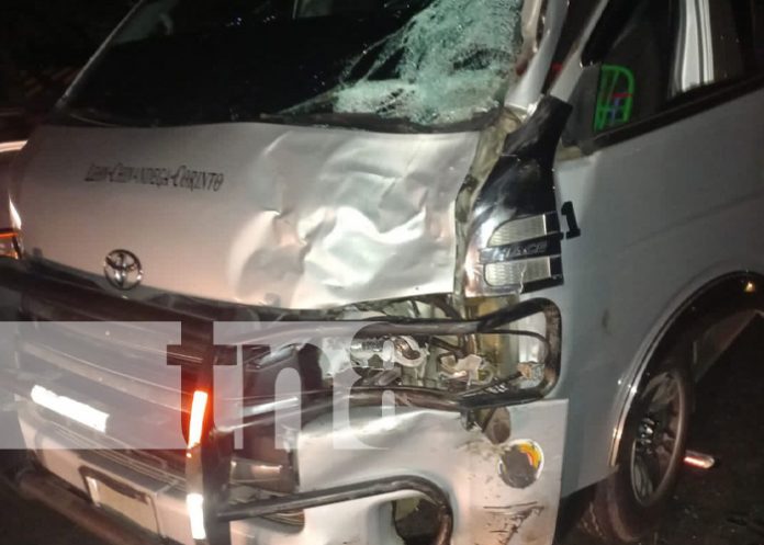 Motorizado fallece tras impactar con un microbús en Chinandega