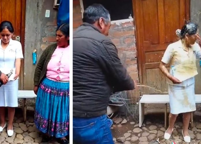 29 Celebraron la graduación de su hija bañándola en cerveza