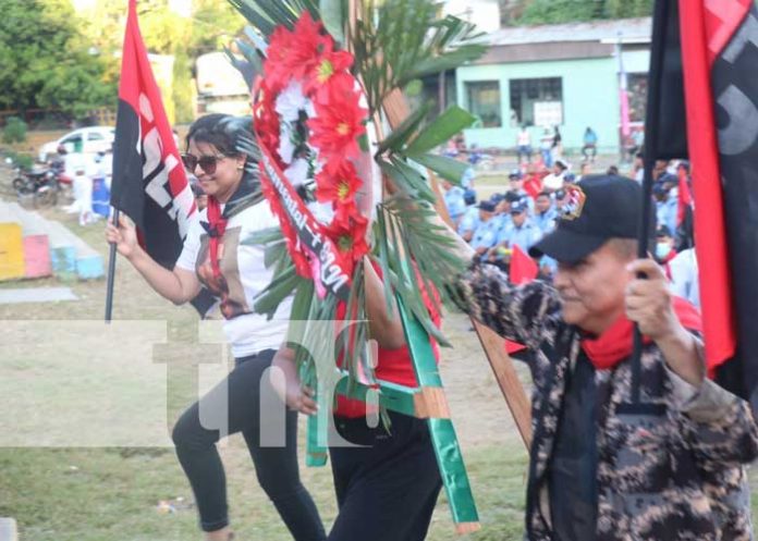 3 Depositan ofrenda floral al comandante Carlos Fonseca en Plaza de Siuna