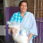 Entregan paquetes alimenticios en Bo. La Primavera de Managua Entregan paquetes alimenticios en Bo. La Primavera de Managua