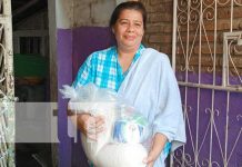 Entregan paquetes alimenticios en Bo. La Primavera de Managua Entregan paquetes alimenticios en Bo. La Primavera de Managua