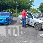 «Se tiró el alto»: Accidente entre dos vehículos deja un lesionado en Managua "Se tiró el alto": Accidente entre dos vehículos deja un lesionado en Managua