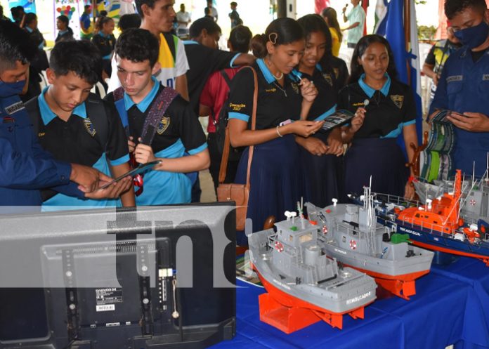 3 Bachilleres participan en la Feria de Beca en el Caribe Sur