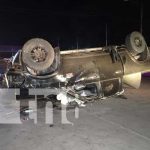Conductor ebrio vuelca su camioneta en Managua y vive para contarlo Conductor ebrio vuelca su camioneta en Managua y vive para contarlo