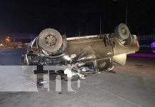 Conductor ebrio vuelca su camioneta en Managua y vive para contarlo Conductor ebrio vuelca su camioneta en Managua y vive para contarlo