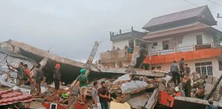 Búsqueda de supervivientes en Indonesia tras sismo que mató a 162 personas