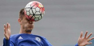 Ojo: Cabecear un balón de fútbol podría tener riesgos para la salud